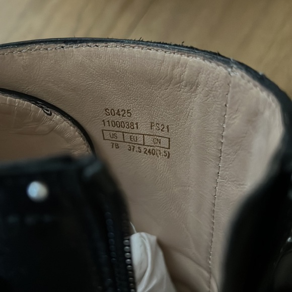 Stuart Weizmann Jesse Lift black leather boots. US women size 7; width Medium. - Picture 2 of 5